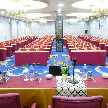 แซฟไฟร์ สกาย ลักซัวรี โฮเต็ล Hotel เซอร์ปง ภายนอก รูปภาพ