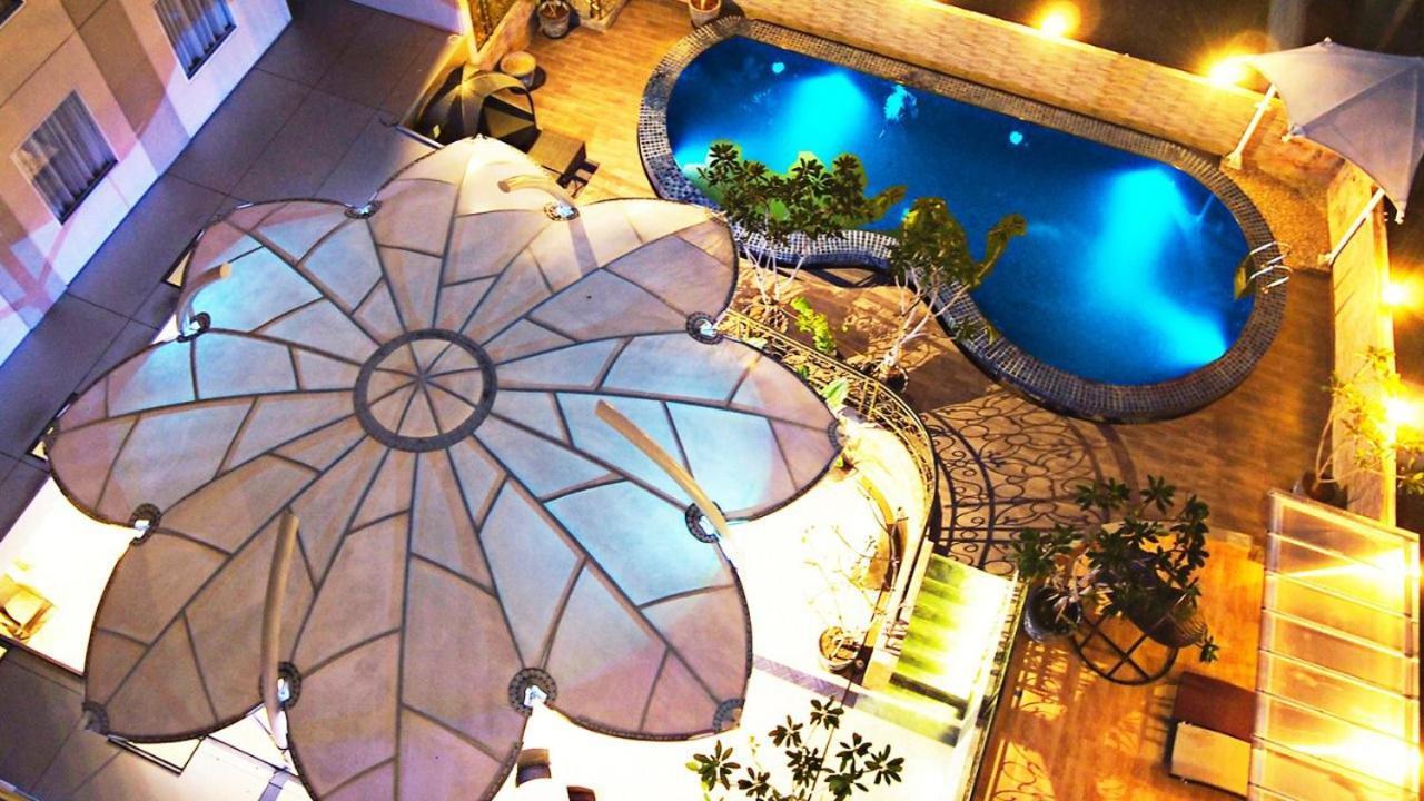 แซฟไฟร์ สกาย ลักซัวรี โฮเต็ล Hotel เซอร์ปง ภายนอก รูปภาพ