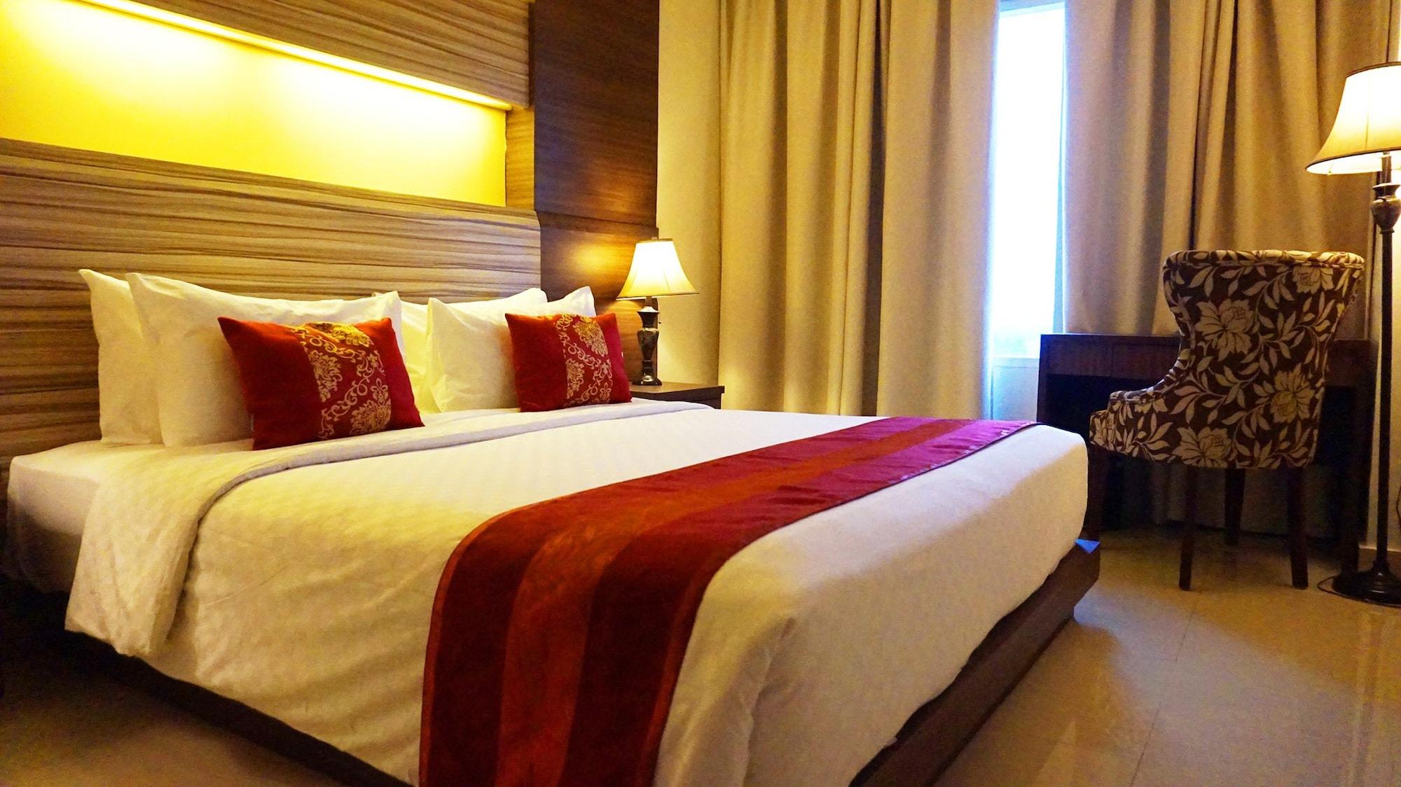 แซฟไฟร์ สกาย ลักซัวรี โฮเต็ล Hotel เซอร์ปง ภายนอก รูปภาพ