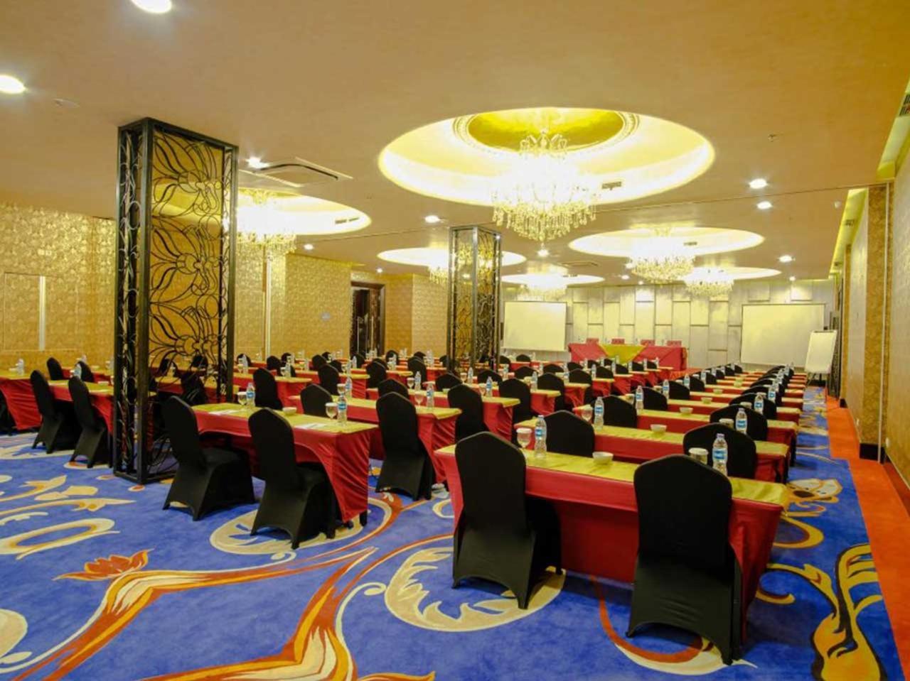 แซฟไฟร์ สกาย ลักซัวรี โฮเต็ล Hotel เซอร์ปง ภายนอก รูปภาพ