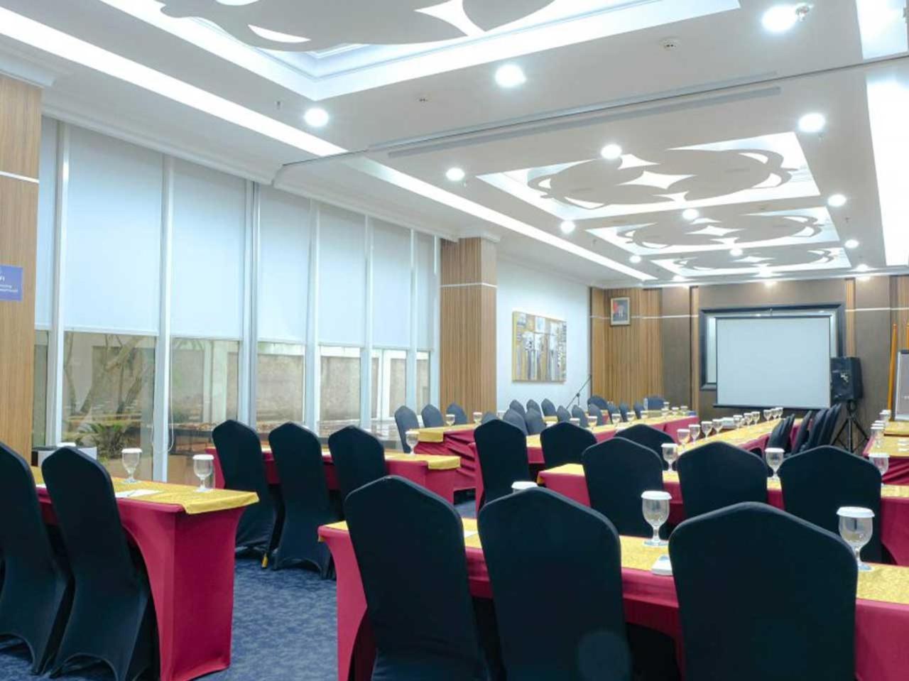แซฟไฟร์ สกาย ลักซัวรี โฮเต็ล Hotel เซอร์ปง ภายนอก รูปภาพ