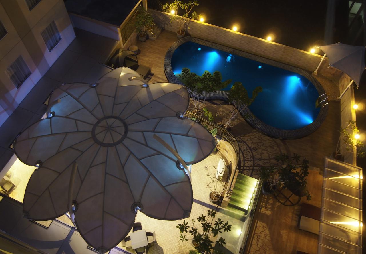 แซฟไฟร์ สกาย ลักซัวรี โฮเต็ล Hotel เซอร์ปง ภายนอก รูปภาพ