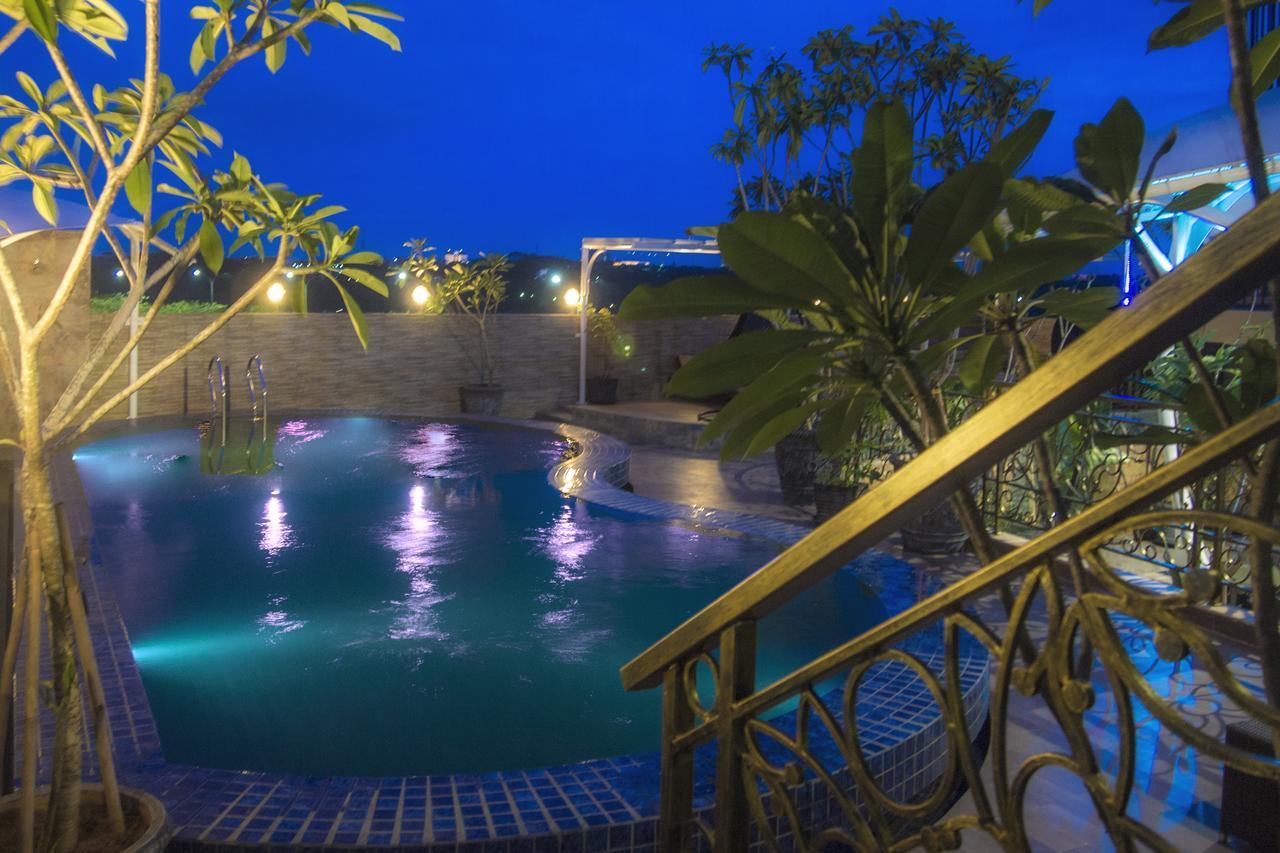 แซฟไฟร์ สกาย ลักซัวรี โฮเต็ล Hotel เซอร์ปง ภายนอก รูปภาพ