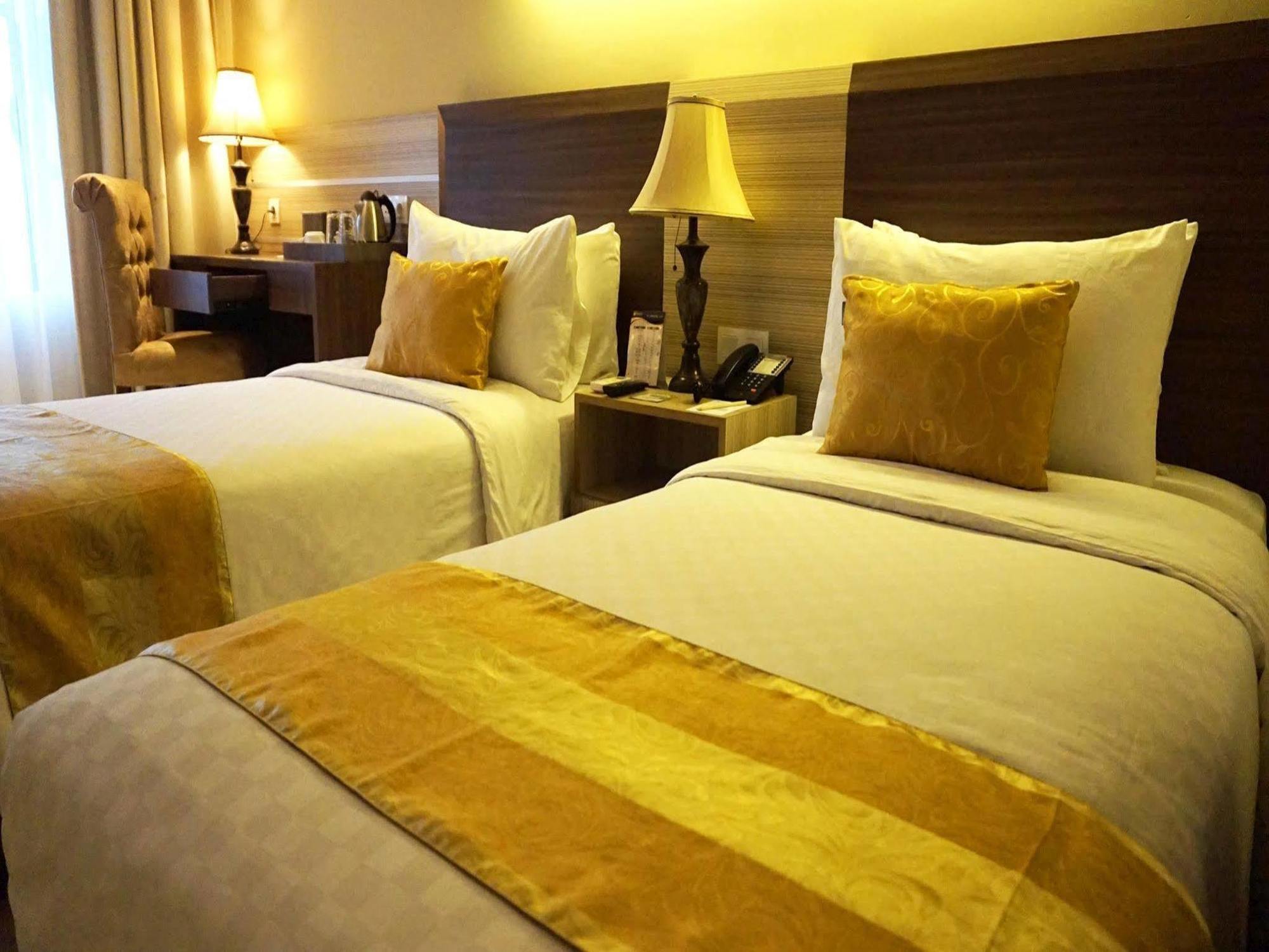 แซฟไฟร์ สกาย ลักซัวรี โฮเต็ล Hotel เซอร์ปง ภายนอก รูปภาพ