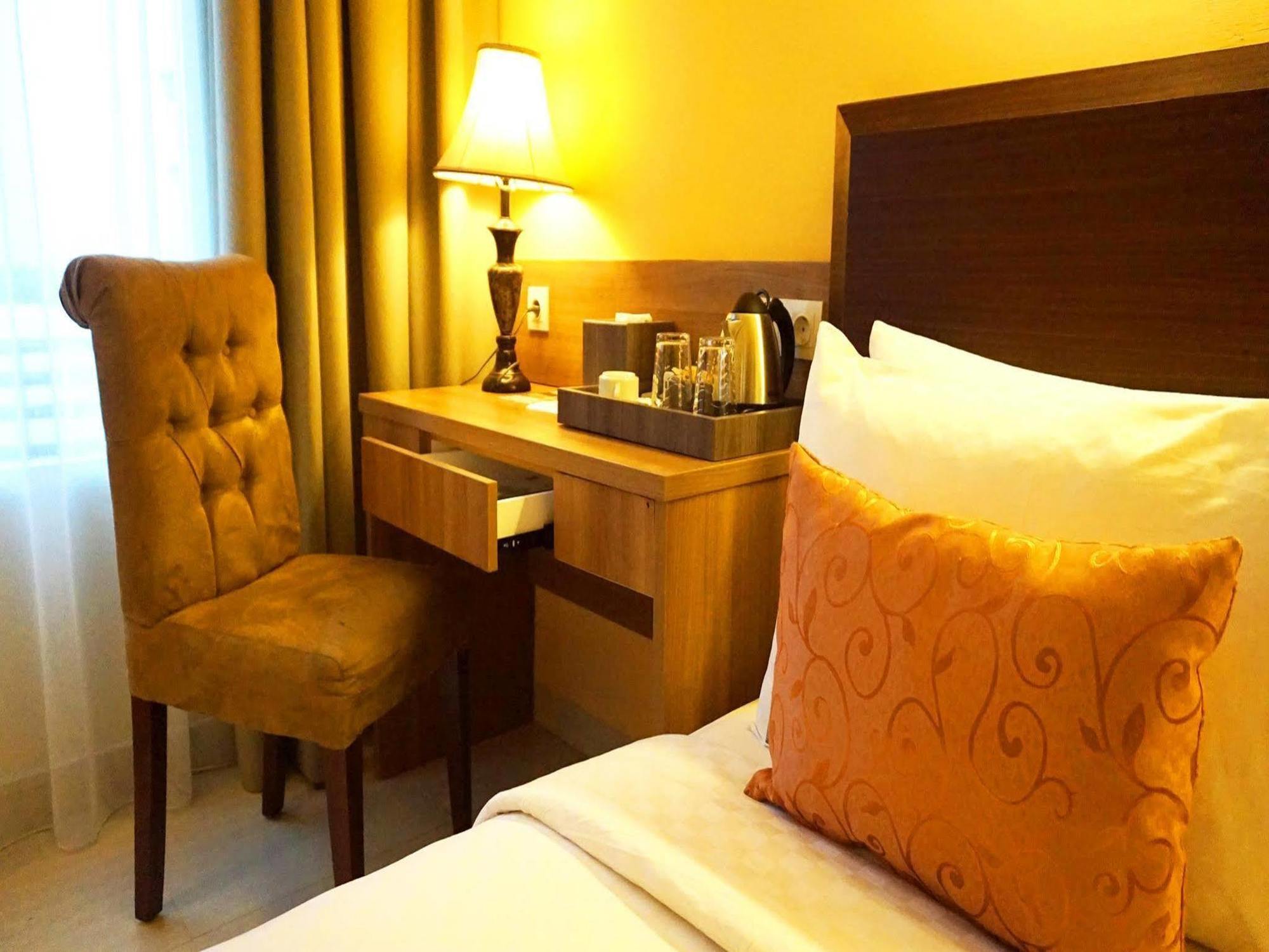 แซฟไฟร์ สกาย ลักซัวรี โฮเต็ล Hotel เซอร์ปง ภายนอก รูปภาพ