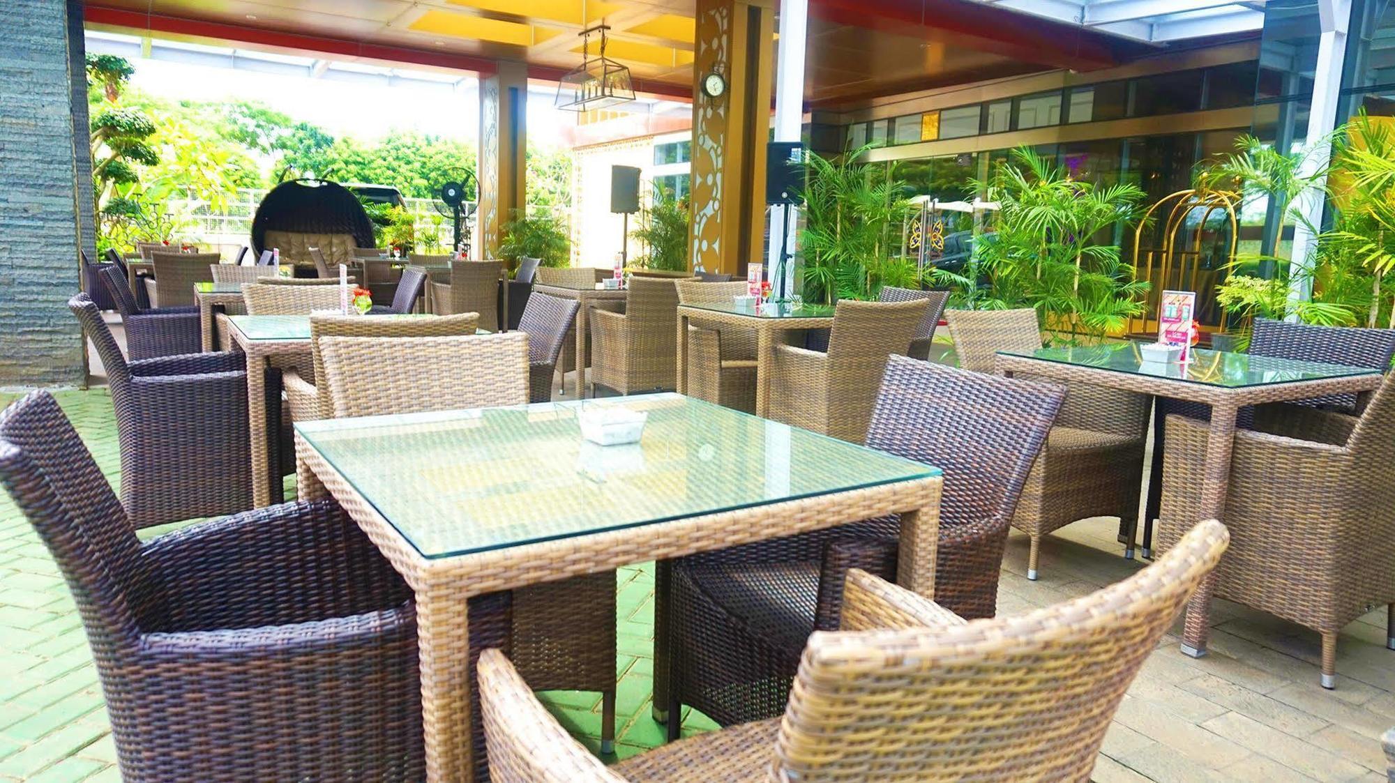 แซฟไฟร์ สกาย ลักซัวรี โฮเต็ล Hotel เซอร์ปง ภายนอก รูปภาพ
