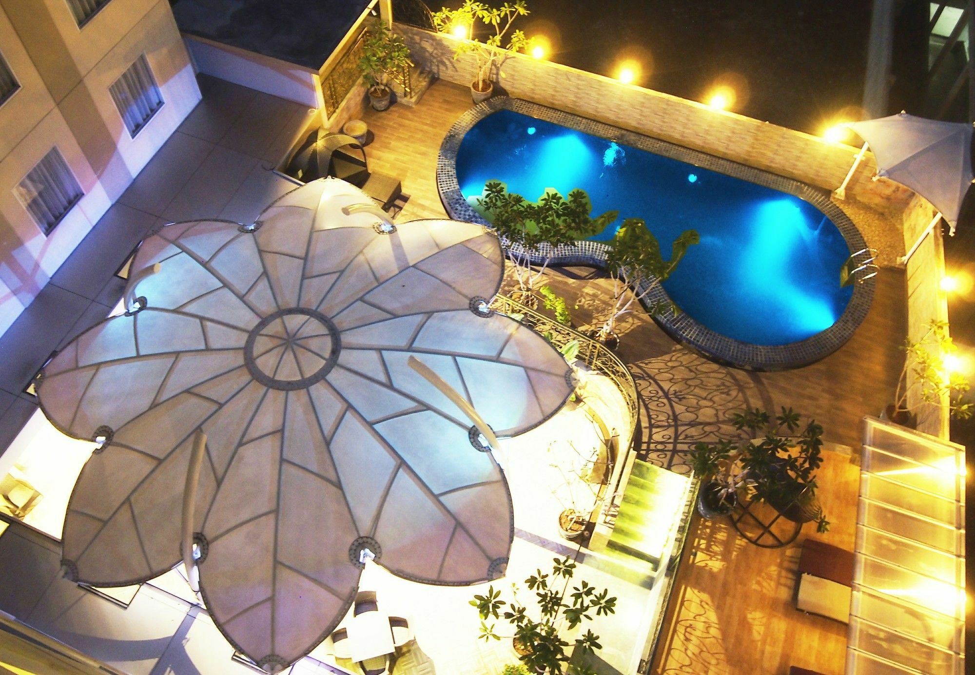 แซฟไฟร์ สกาย ลักซัวรี โฮเต็ล Hotel เซอร์ปง ภายนอก รูปภาพ