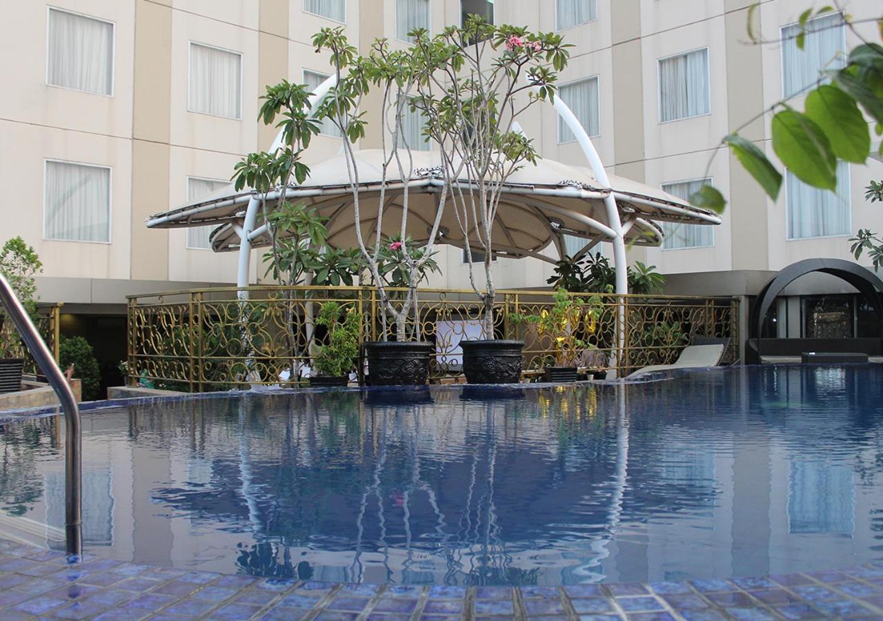 แซฟไฟร์ สกาย ลักซัวรี โฮเต็ล Hotel เซอร์ปง ภายนอก รูปภาพ
